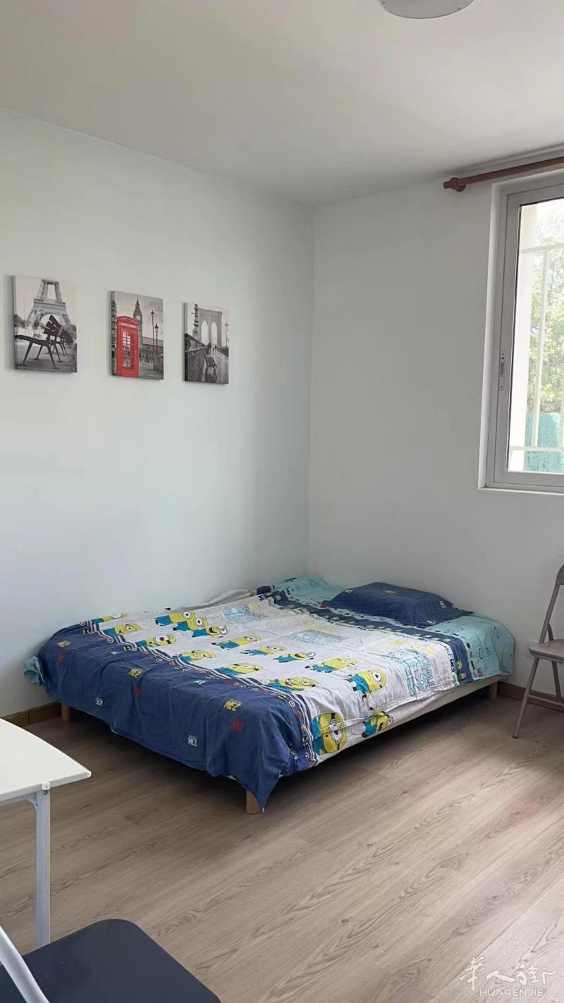 【区分】94省20平的Studio带家具    【地理位置】区域：位于 avenue de Stalingrad , 走路5分钟有七号地铁Villejuif L