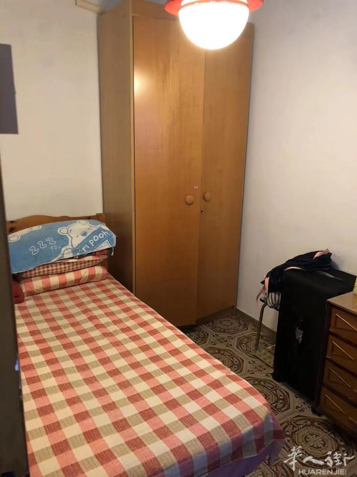 🏡马德里 Alcobendas市中心2个房间出租，c4小火车直达去马自，小火车