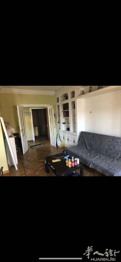 🏡马德里地铁一路Alvarado出租单间 ，地铁口三分钟，房子三室一厅一卫，阳