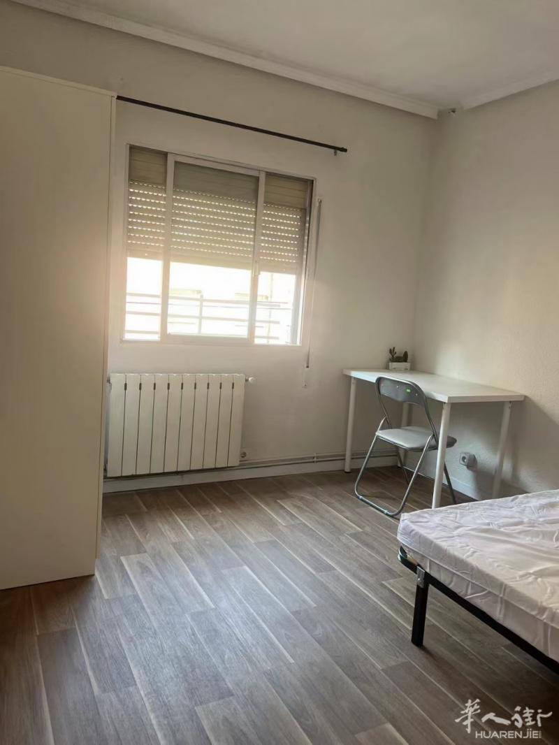 carpetana 地铁口步行1分钟 三房