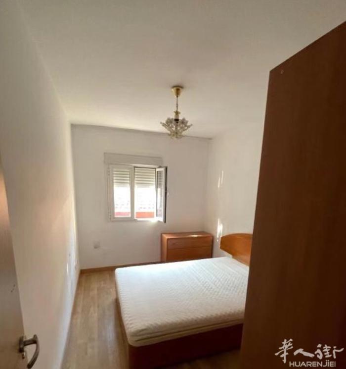《马德里地铁portazgo 地铁口2分钟，3房一厅 一厨 一卫 出租》 一楼带