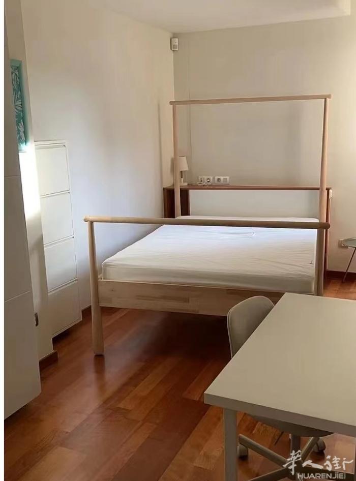 🏡巴塞单间出租，阳光大床房，有空调暖气。位于L5santPau dos dem