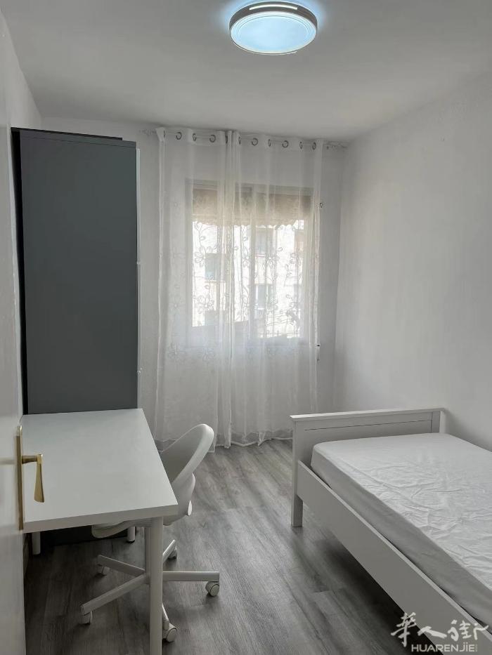 🏡巴塞单间出租，L2 Bac de roda 地铁口两分钟，新装修阳光房，有电