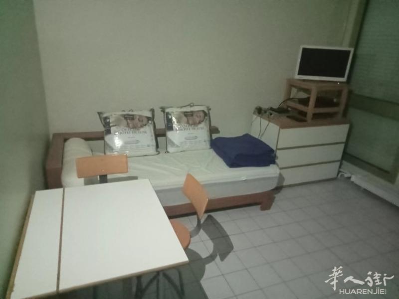 6区 26平studio家具齐全有洗衣机双人床有门卫收快递