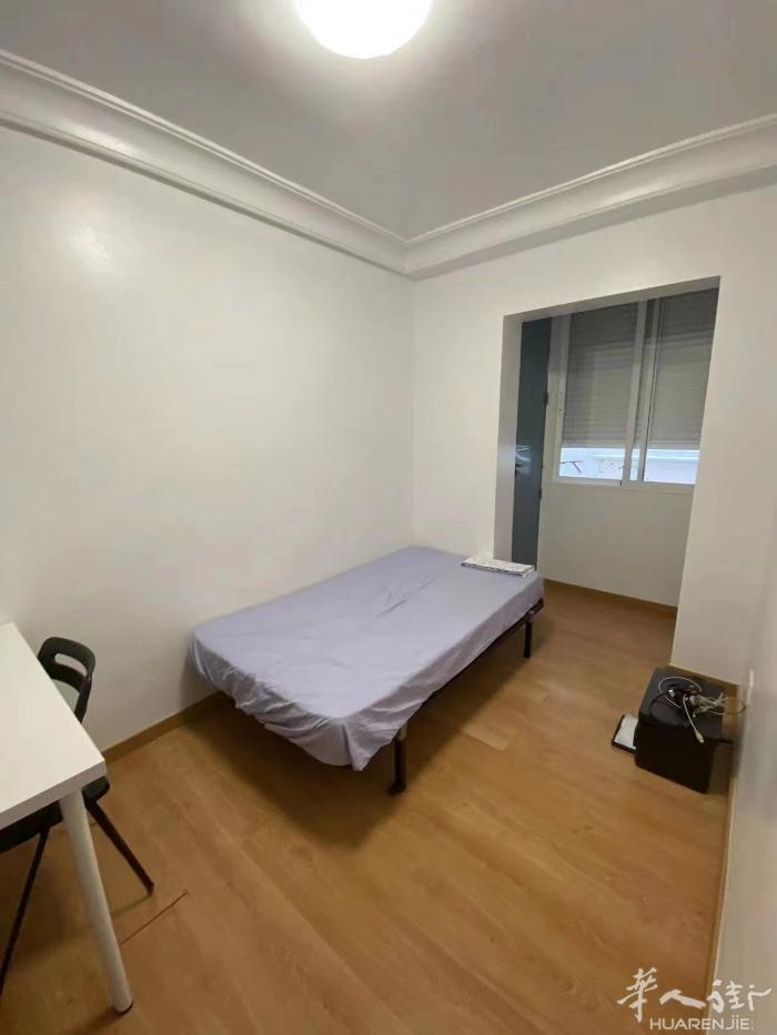 🏡马德里7号线Valdezarza阳光单人间招长租，9月起租 全新宜家家具,床