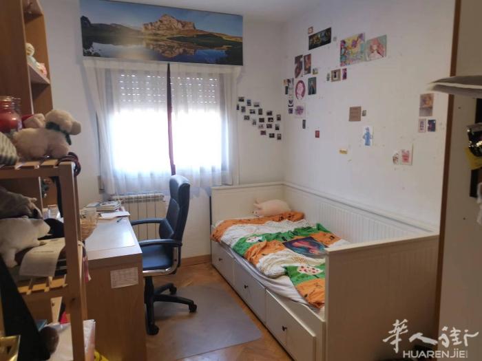 🏡马德里12号线El Carrascal地铁站出租2 个房间（限女生）. 步行