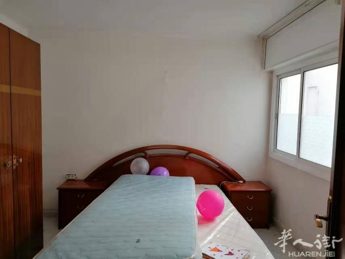 🏡巴塞市中心二路四路la **铁口三分钟大房间出租，只租单人，住家采光好，