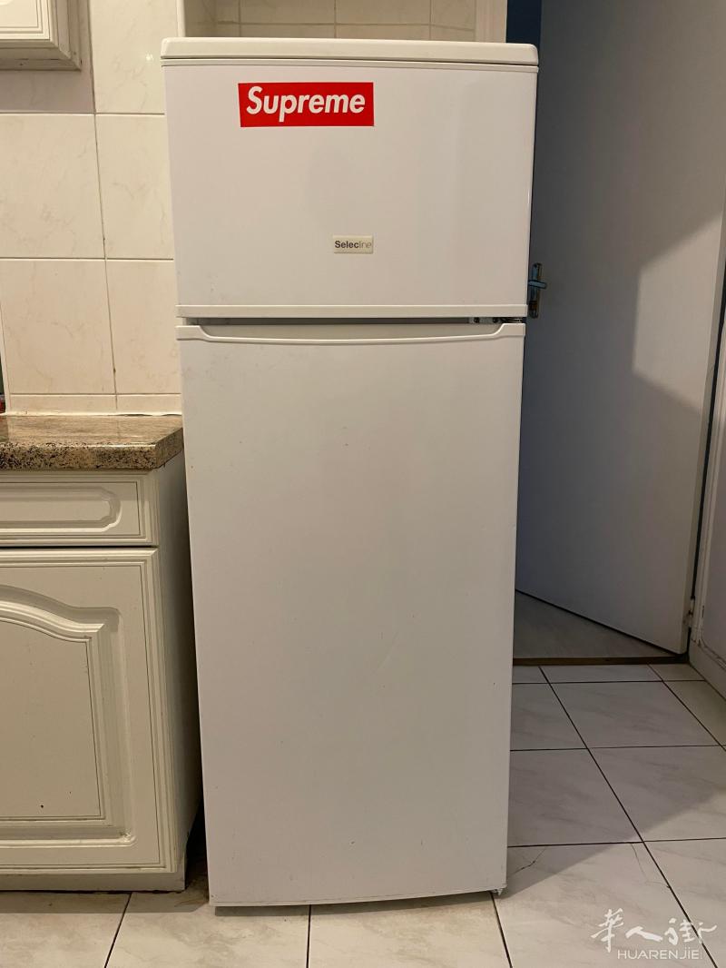 République附近出售一台冰箱