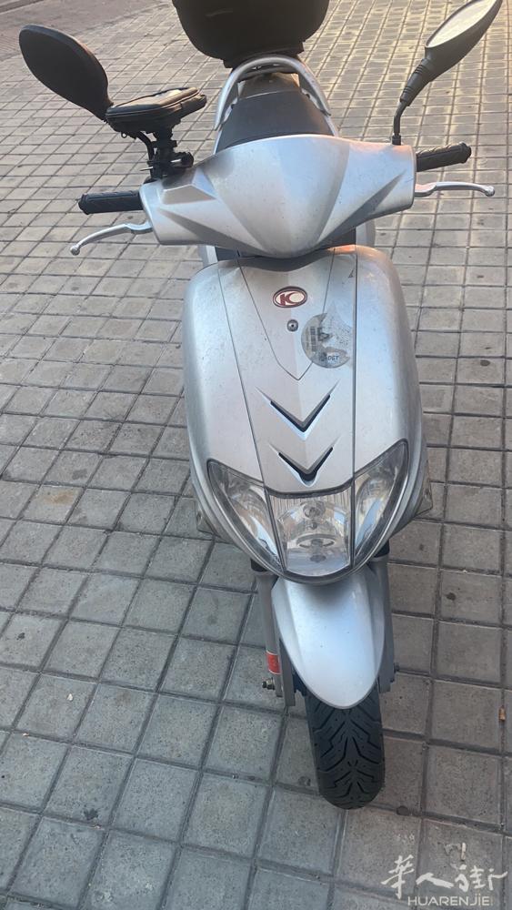 300欧出二手摩托车，一切良好，马上开走