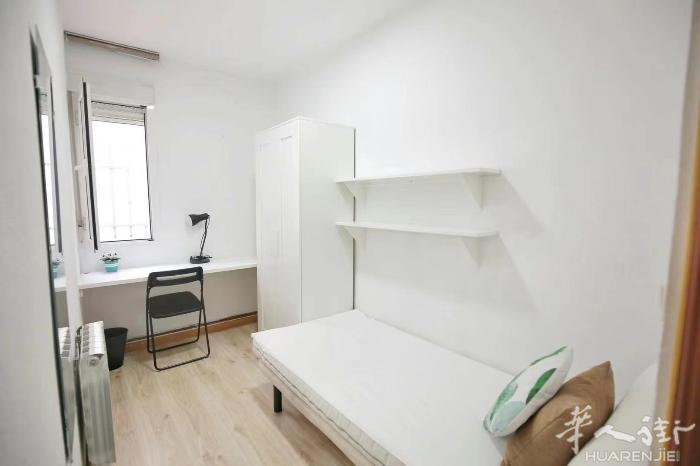 🏡马德里市中心学区房，地铁3/4/6号线Arguelles 出租多个单间，地铁