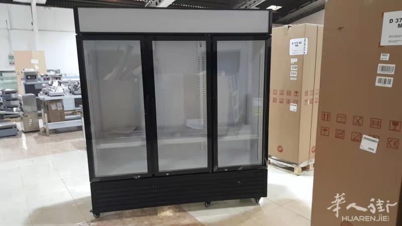 单门玻璃门冰箱三门玻璃门冰箱四门工作桌冰箱特价出售，卖完为止