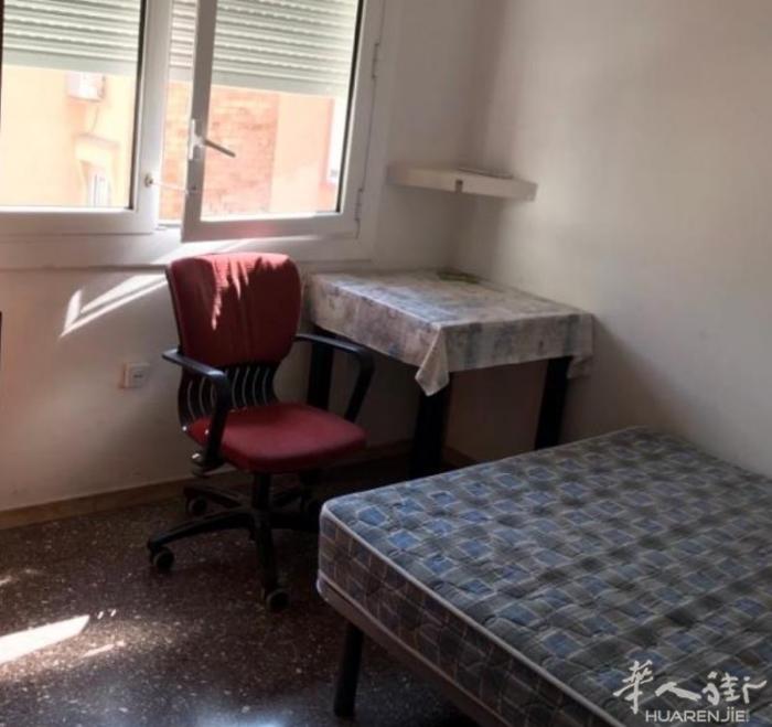 🏡巴塞单间出租，诺坎普球场边，朝阳大窗阳光房出租，L5.L9地铁collobl