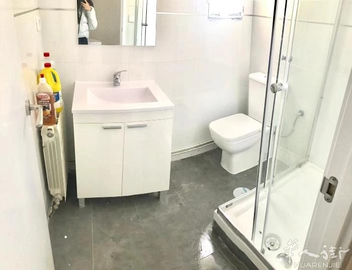 🏡马德里Francos Rodriguez地铁口空调房出租，即日起租 女生优先