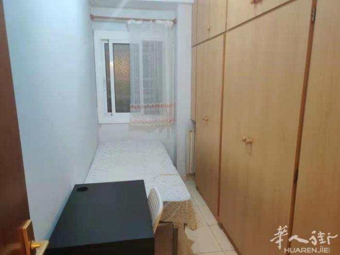 🏡巴塞两个房间出租，在圣家堂附近，交通方便几分钟就到地铁站，有超市，药房，菜店