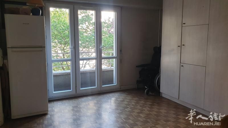 94 RER A Nogent sur Marne (富人区) 32 平米 grand studio 合租 450欧包水电物业费