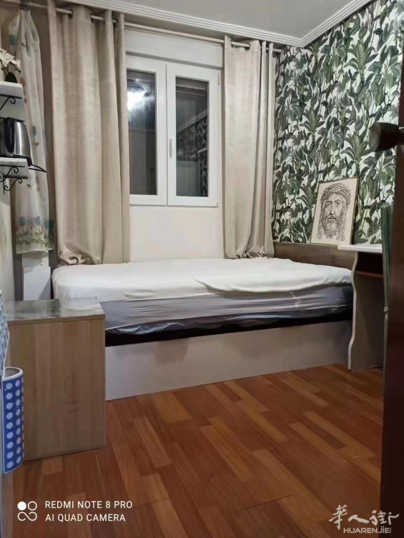 5号线urgel地 铁站 女生 大床房
