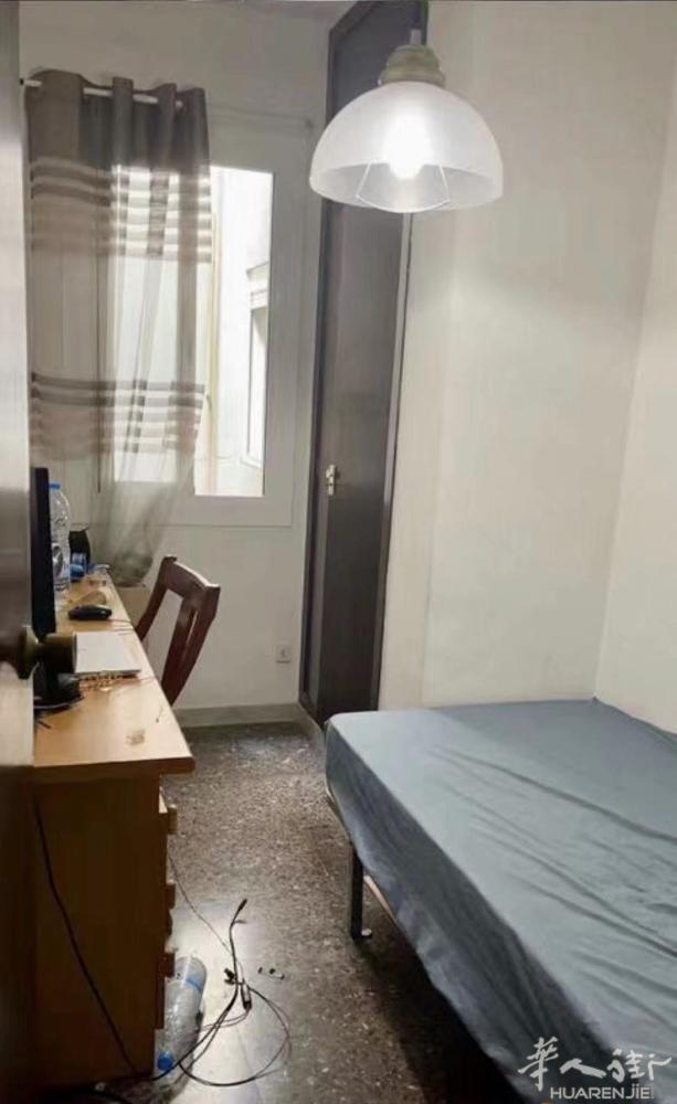 🏡巴塞两个单间出租，L3 Poble sec 地铁口2个单人间，房子三室一厅，