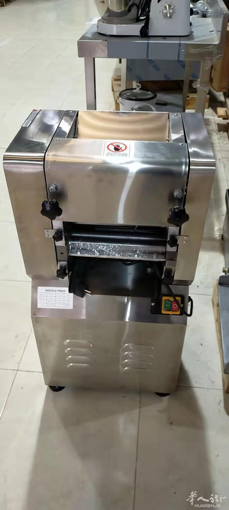 出售冰箱，硬冰，风箱，炉头，铁板，油锅，展示柜等商用厨具