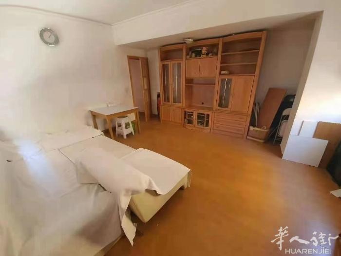 🔵马德里地铁1号线Nueva numancia整租 房子4室1厅1卫，带空调1