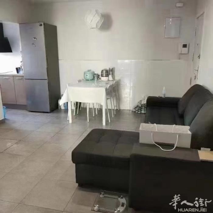 🏡马德里4号线san lorenzo精装修，2个大床房出租， 共四室一厅两卫，