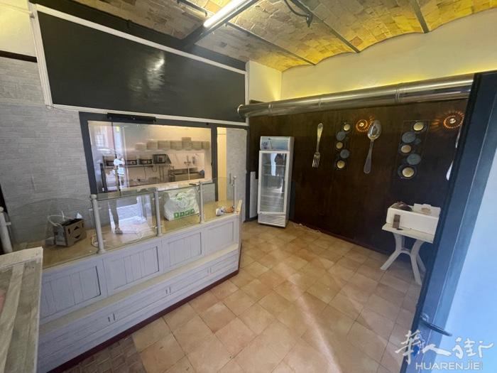 Pescara市中心旺铺转让  面积30平，可申请外摆  新装修，设备齐全，适合