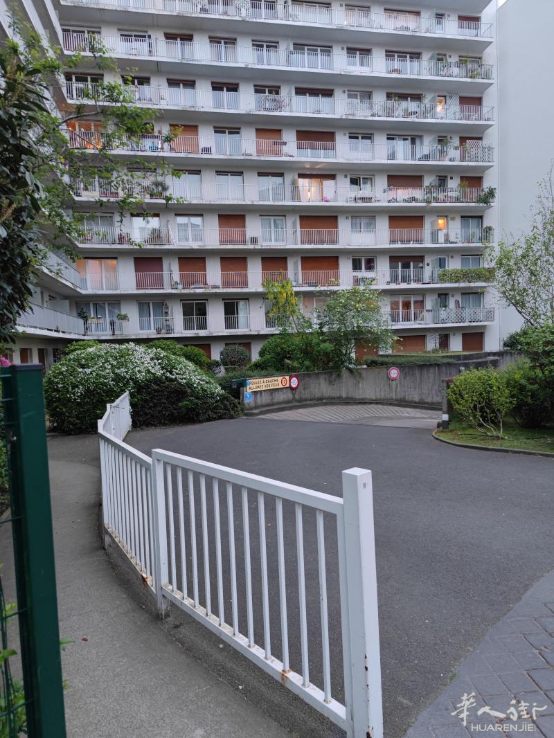 15 区Vaugirard地下车位BIP自动门车位长期出租价优
