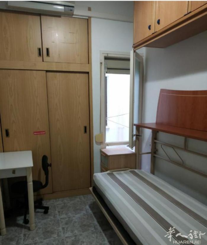 🏡巴塞单间出租，西班牙广场附近，房子三室一厅一卫，房间有空调，写字桌，大衣厨柜