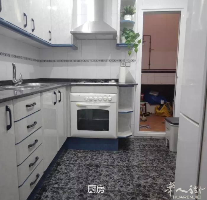 🏡巴塞单间出租，llucmajor地铁附近 ​房子三室一厅一卫，90平，单人床