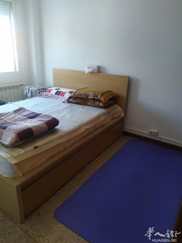 🏡马德里alcobendas单间出租 到地铁口三分钟，楼下就有公交站2站直达马