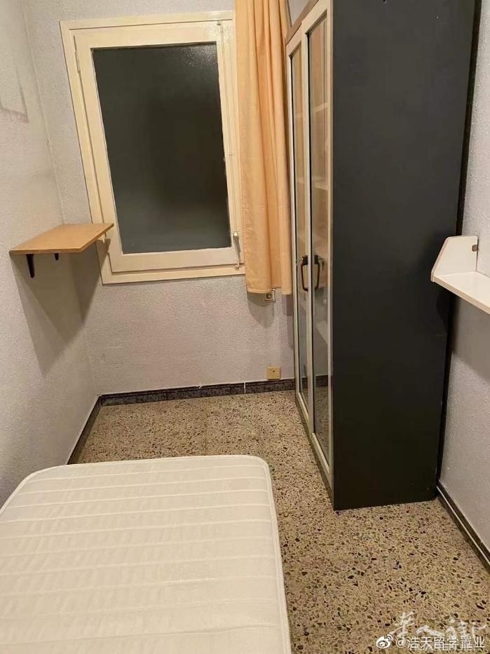 🏡1路地铁santa Eulalia附近两个房间， 十几分钟就到市中心。住家全