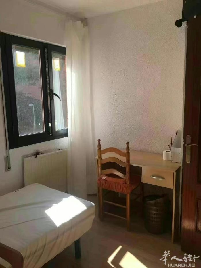 🏡马德里地铁6号线laguna地铁站出租两间女单间 楼层1楼带电梯，房子3室1