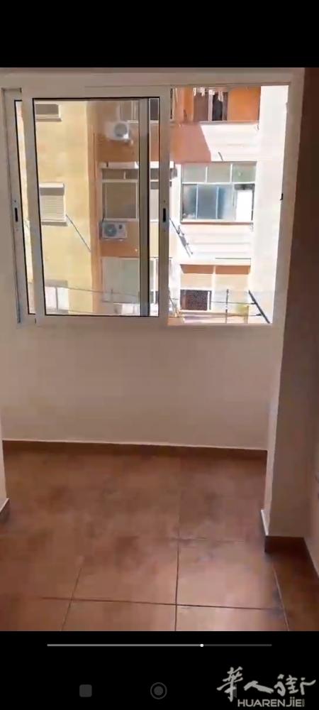 🏡巴塞单间 房子在la sagrera   ，公交直达uab离公交站5分钟 ，