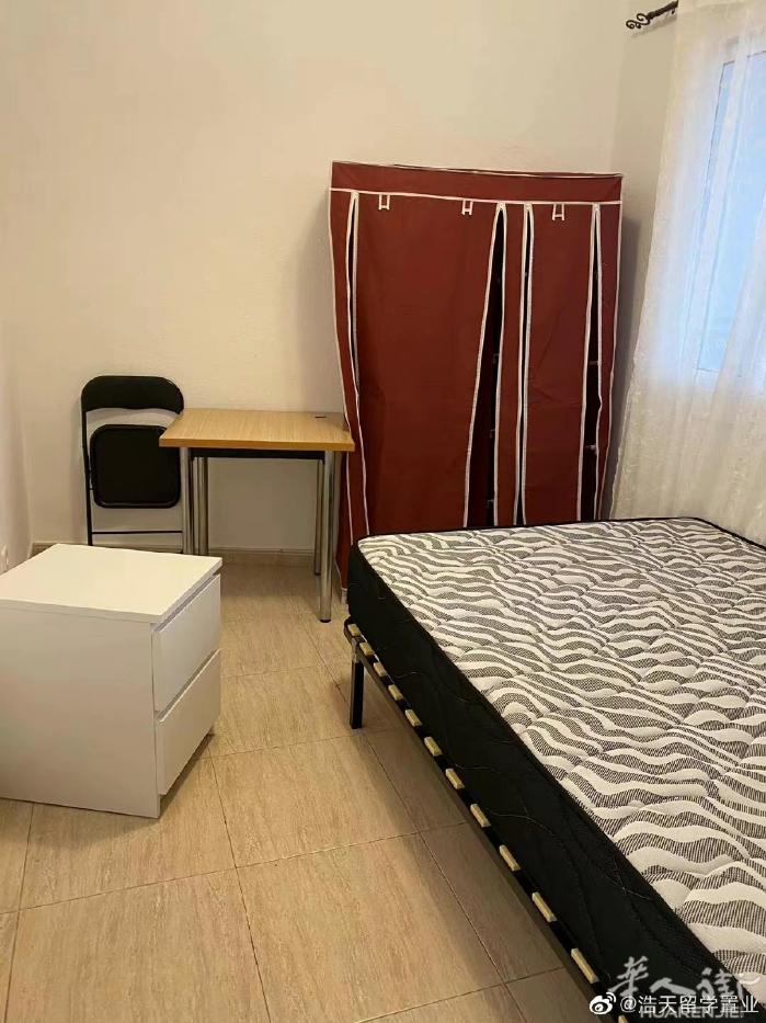 🏡单间出租，L5collblanc地铁口附近 房子三室一厅一卫，设施齐全，