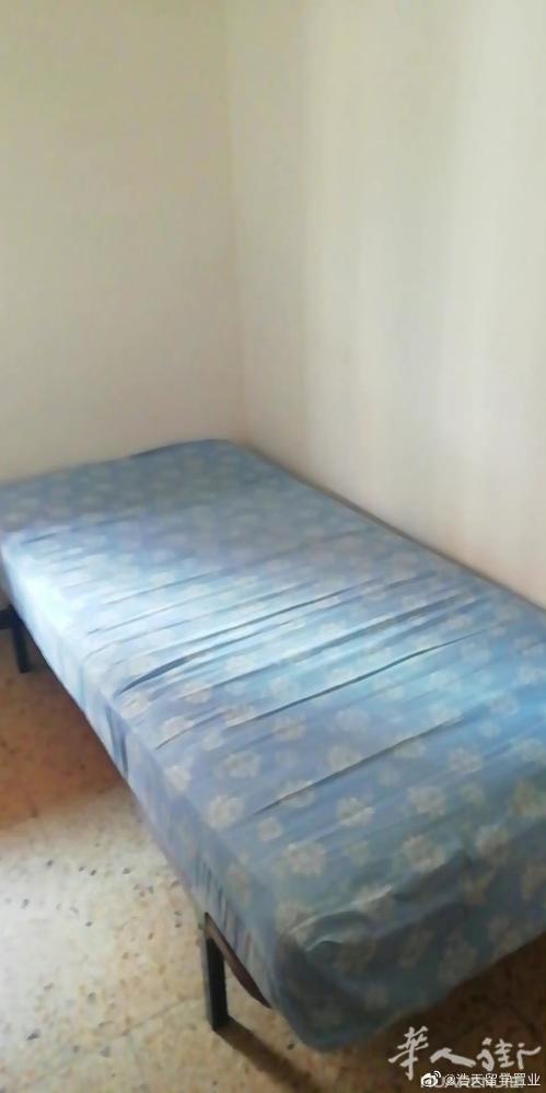 🏡巴塞单间出租la pau附近 ​房子三室两卫， 小房间，家具家电齐全 ​目前