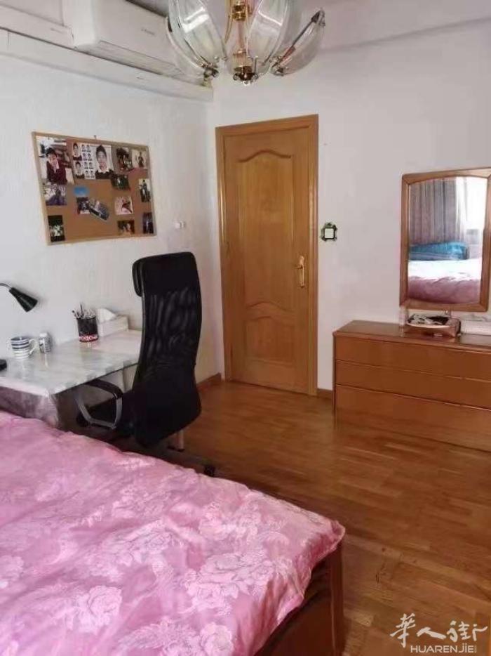 🏡马德里5/6号地铁线oporto/Vista Alegre 大床房出租，有电