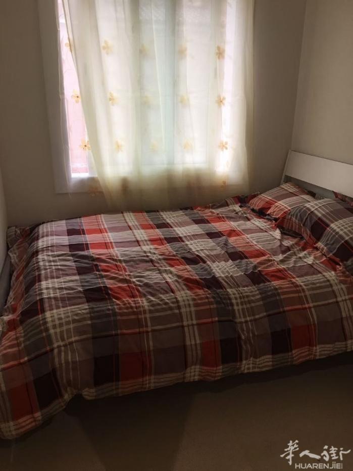 🏡圣家堂附近 ​房子三室一厅一卫，住了房东一家三口 ​出租大房间（原先是房东女