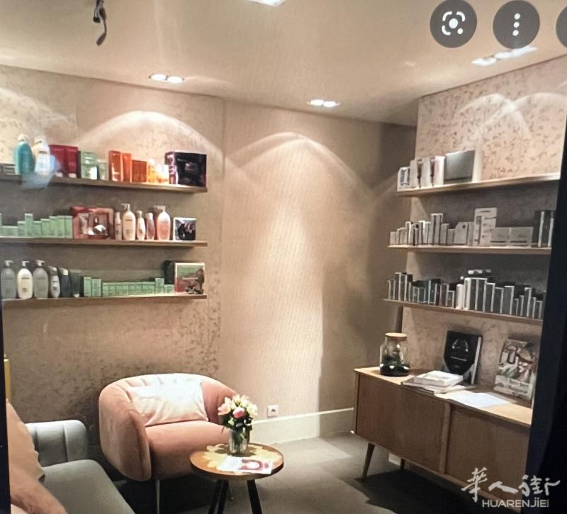 巴黎7区富人区Le Bon Marche繁华商街 Rue du Bac法国人高档美容店