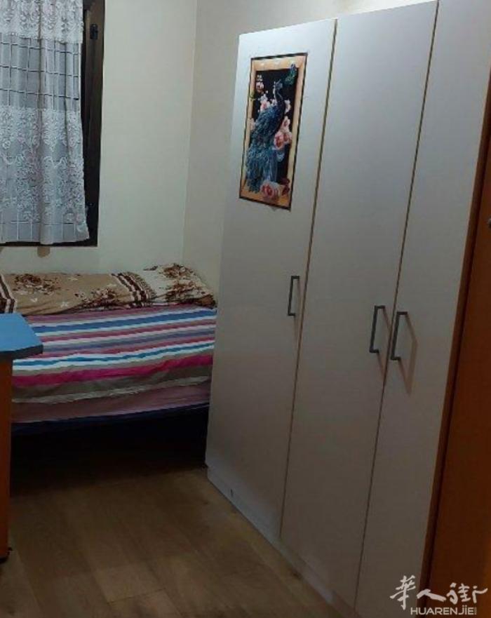 🏡巴塞单间出租，巴塞罗那santa Coloma 地区，适合上班女生，光线好，