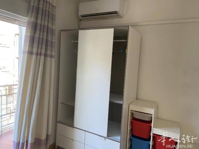 🏡马德里5/6路oporto单间出租 地铁口大房间， 大床， 带空调和阳台