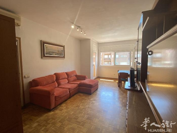 🏡巴塞两个单间出租， L1地铁Hostafrancs站1分钟 离市中心15分钟