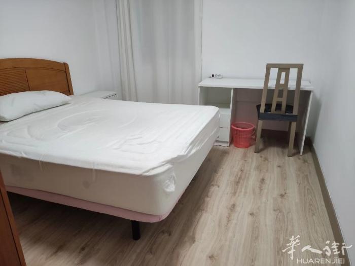 🏡马德里近郊Fuenlabrada大床单间出租，拎包入住。方便去胡卡f校区！近