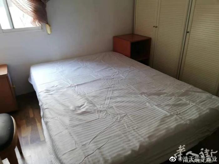 🏡巴塞单间出租，La sagrera 地铁口房间 可租单人或夫妻，交通（L1