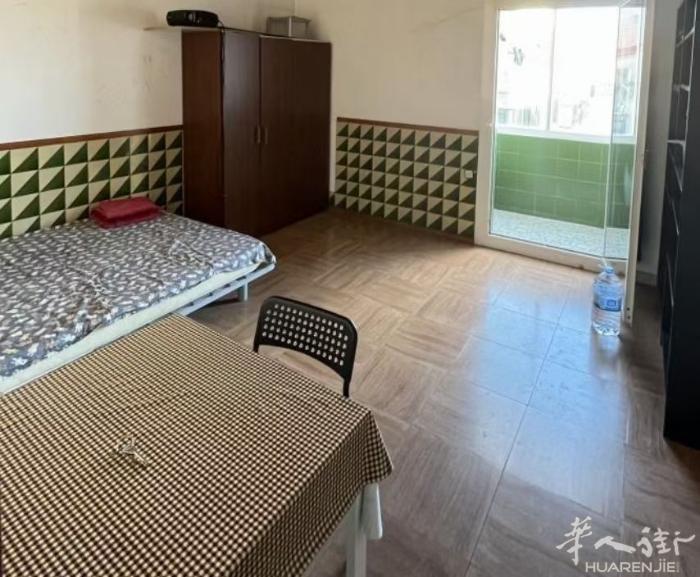🏡巴塞单间黄线L4Maragall步行5分钟，目前室友三人都很好 (2男1女)