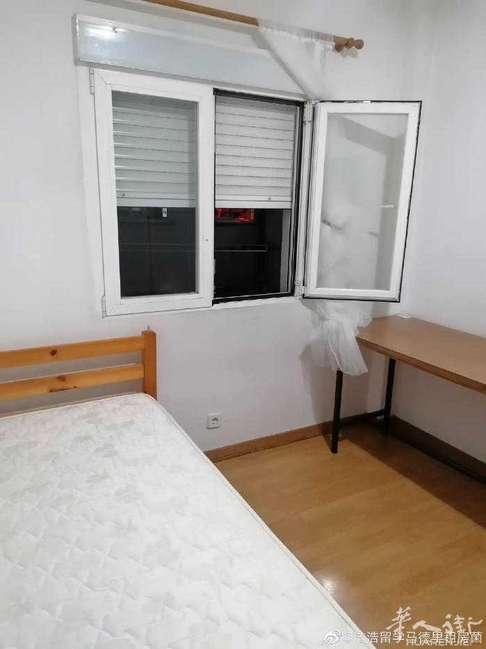 🏡马德里7路av de llustracion地铁口附近2分钟单间招租，带电梯