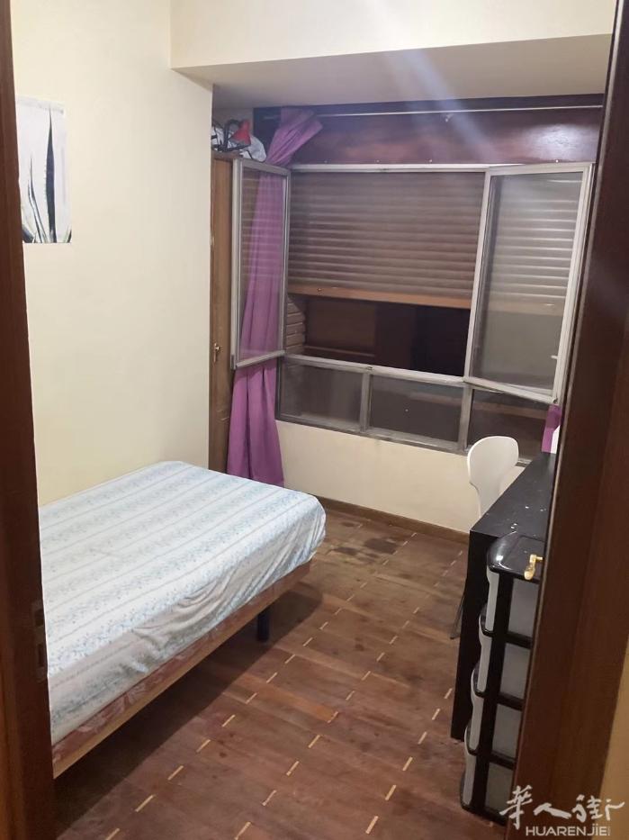 🏡马德里cuatro caminos地铁站出租一个房间，即日起租 四室一厅两卫