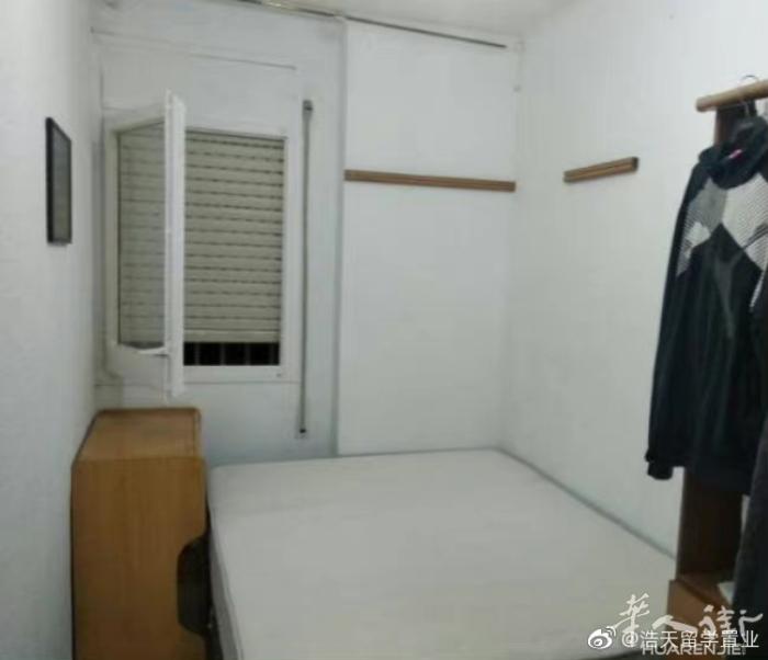 🏡巴塞两个房间出租badalona仓库区附近，适合上班族，距离10路地铁lle