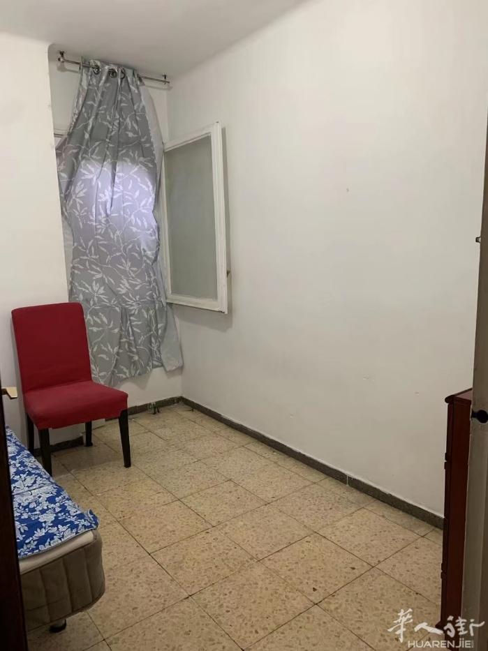 🏡巴塞单间离L1fabra i buig 地铁步行5分钟，住家有网络，光线好又