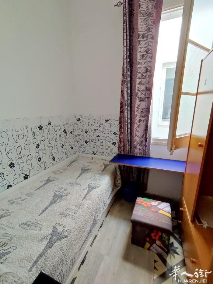 🏡巴塞单间出租，圣家堂两条街provenza附近，有电梯，住家人少安静，周边治