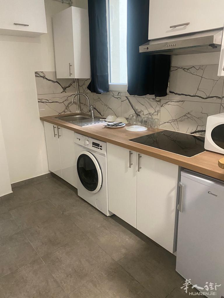 18区40平的一室一厅 家具齐全 rue de Clignancourt , 走路4分钟到4号地铁Château Rouge站