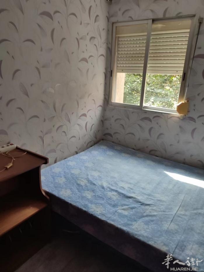 🏡巴塞单间la pau地铁口附近 ​阳光小房间，家具齐全，拎包入住 ​租金24